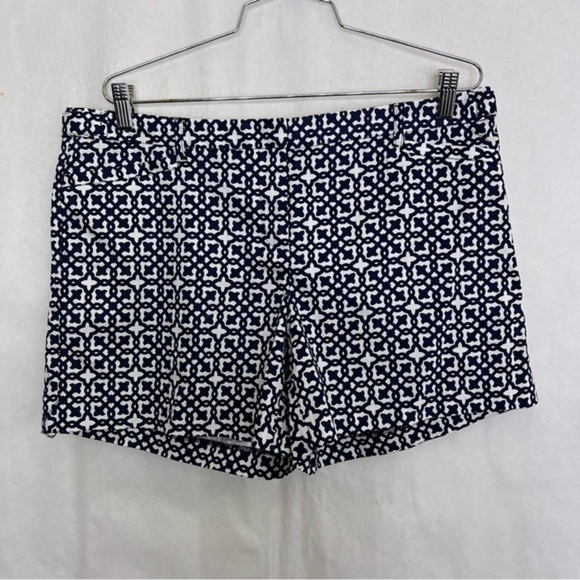 Laundry by Shelli Segal blue and white pattern flat front short size 12 - Picture 1 of 7